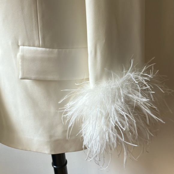 Nadine Merabi white satin evening jacket with ostrich cuffs size 6 - Picture 2 of 5